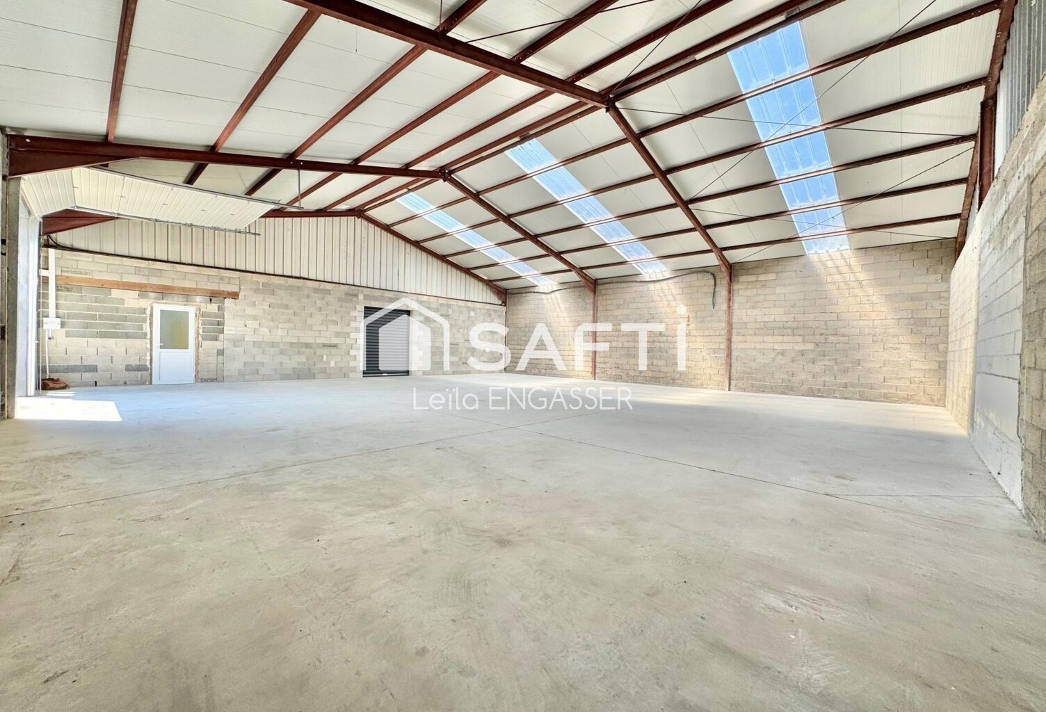 DONNEZ VIE À VOS PROJETS PROFESSIONNELS ! LOCAL COMMERCIAL DE 220 m² À FORT POTENTIEL — photo 1