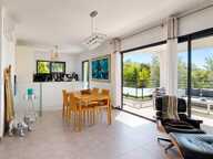 Appartement avec jardin privatif de 400 m² et piscine — photo 2