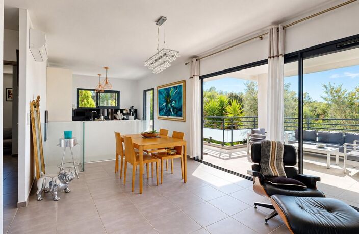 Appartement avec jardin privatif de 400 m² et piscine — photo 2