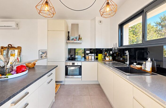 Appartement avec jardin privatif de 400 m² et piscine — photo 4