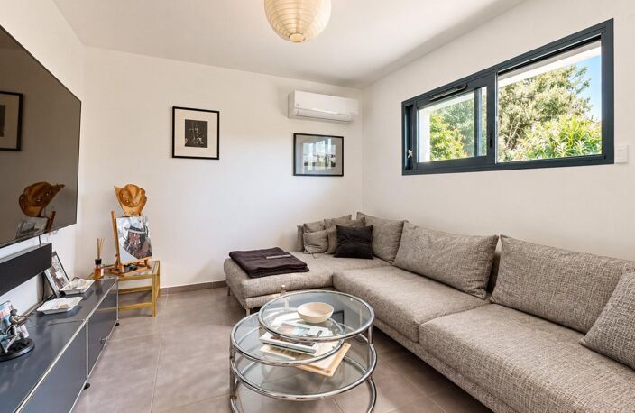 Appartement avec jardin privatif de 400 m² et piscine — photo 5