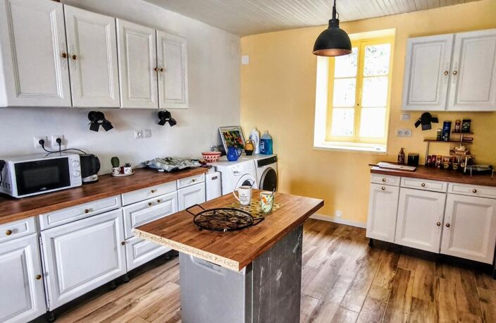 Écrin de verdure & potentiel d'exception : Ensemble immobilier de charme sur plus de 2 hectares à Lalizolle — photo 4