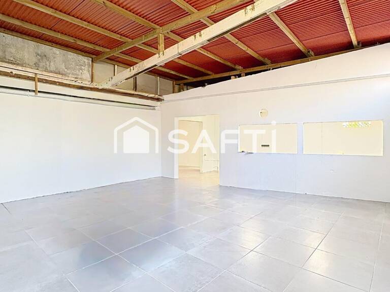 LE LAMENTIN : A LOUER  LOCAL COMMERCIAL D'ENVIRON 135 m²,  UN FORT POTENTIEL POUR VOTRE ACTIVITÉ ! — photo 1
