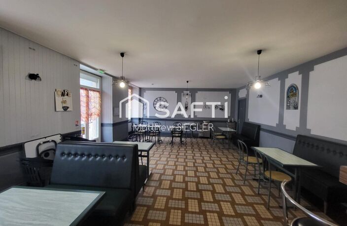 Bar/Restaurant avec bâtiment, jardin et grange, offrant un beau potentiel avec logement ou chambres d'hôtes à l'étage. — photo 3