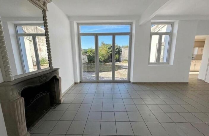 Maison atypique et lumineuse - beaux volumes - 192m² - 6 chambres - espaces extérieurs préservés — photo 2