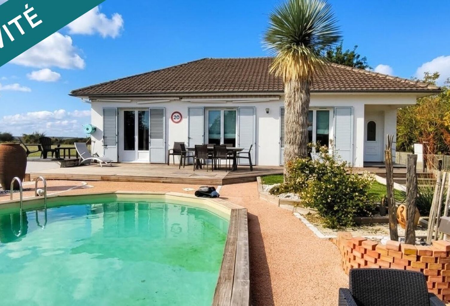 Pavillon avec vie de plain-pied et piscine. — photo 1
