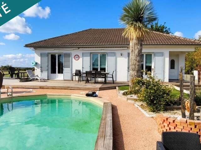 Pavillon avec vie de plain-pied et piscine. — photo du bien