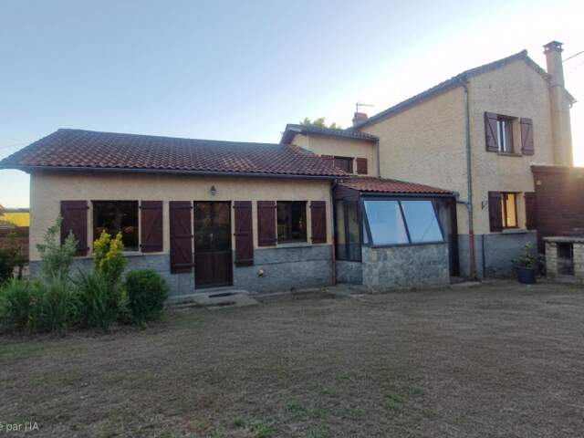 Maison de village de 170 m2 à NEUVILLE — photo du bien
