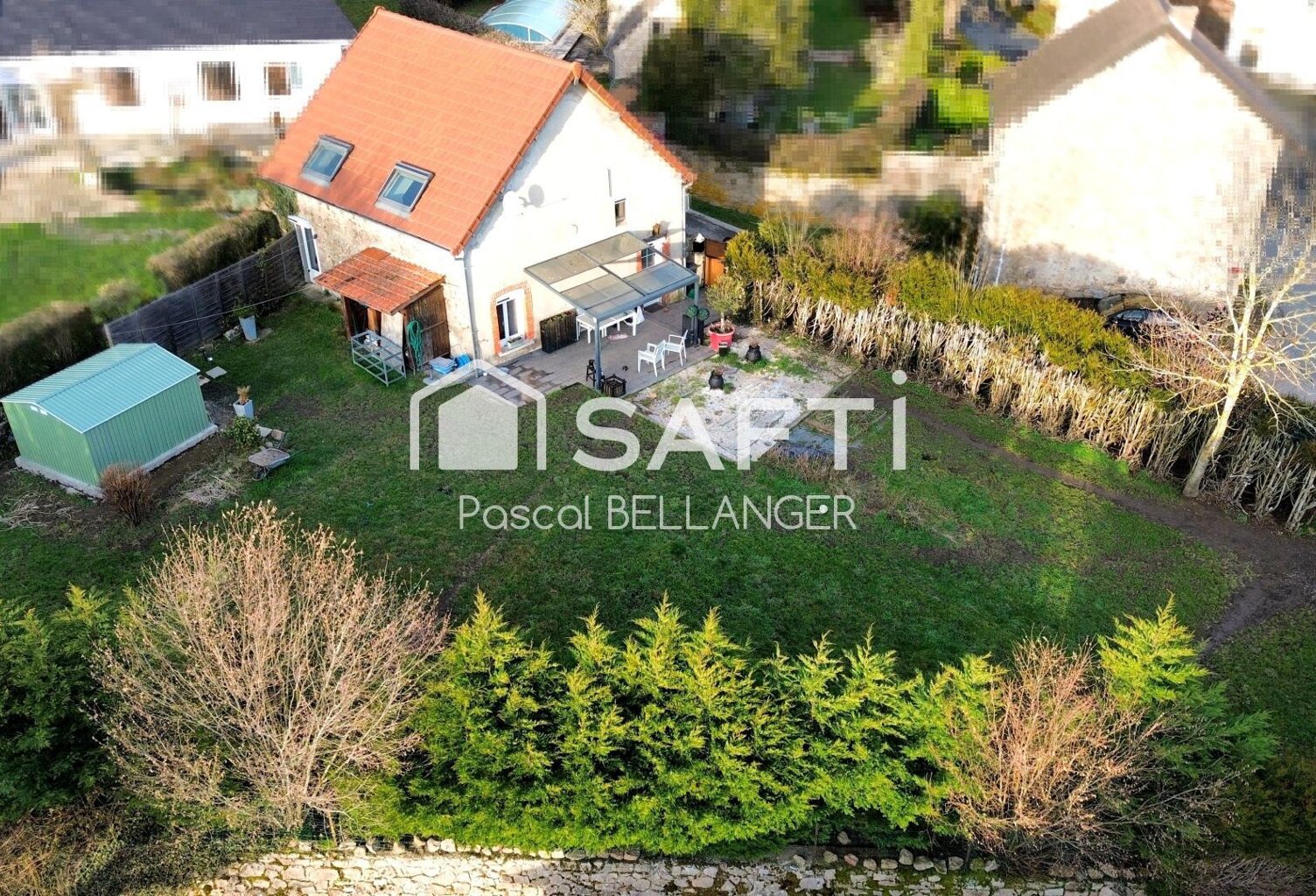 Venez découvrir cette ravissante maison de 80m², un véritable coup de cœur, entièrement restaurée avec soin par artisan. Idéalement située à l'extérieur du bourg, sans aucun vis-à-vis. — photo 1