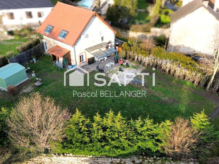 Venez découvrir cette ravissante maison de 80m², un véritable coup de cœur, entièrement restaurée avec soin par artisan. Idéalement située à l'extérieur du bourg, sans aucun vis-à-vis. — photo 1