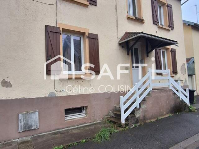 Immeuble dans une impasse avec garage, place de parking et jardin — photo du bien