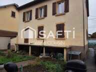 Immeuble dans une impasse avec garage, place de parking et jardin — photo 3