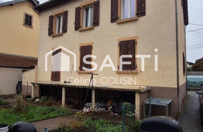 Immeuble dans une impasse avec garage, place de parking et jardin — photo 3