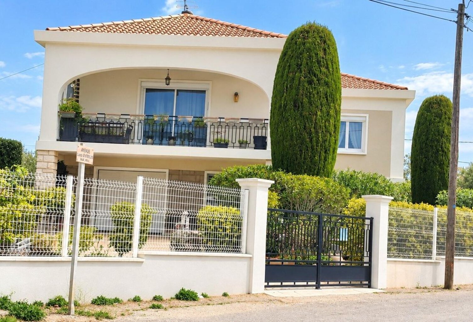 Maison de 189 m2 sur un terrain de 854 m2 a proximité du centre ville. — photo 1