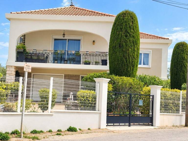 Maison de 189 m2 sur un terrain de 854 m2 a proximité du centre ville. — photo 1