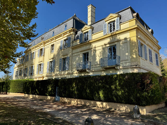 Trévoux / Appartement T2 de 53m2 carrez et 78m2 habitable. — photo du bien