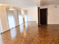 AUCH   BASSE VILLE - Bel appartement T4 de 132 m2 avec cour — photo 3