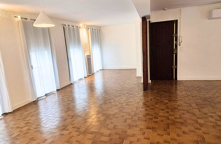 AUCH   BASSE VILLE - Bel appartement T4 de 132 m2 avec cour — photo 3