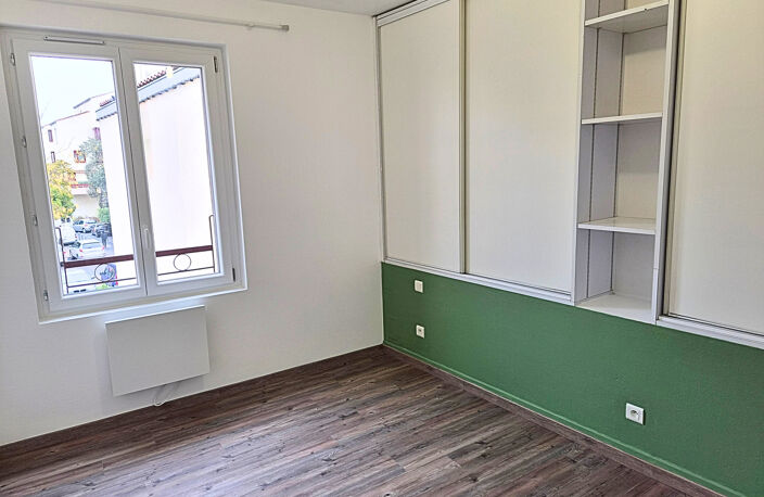 APPARTEMENT T2 CENTRE VILLE - 1ER ETAGE — photo 3