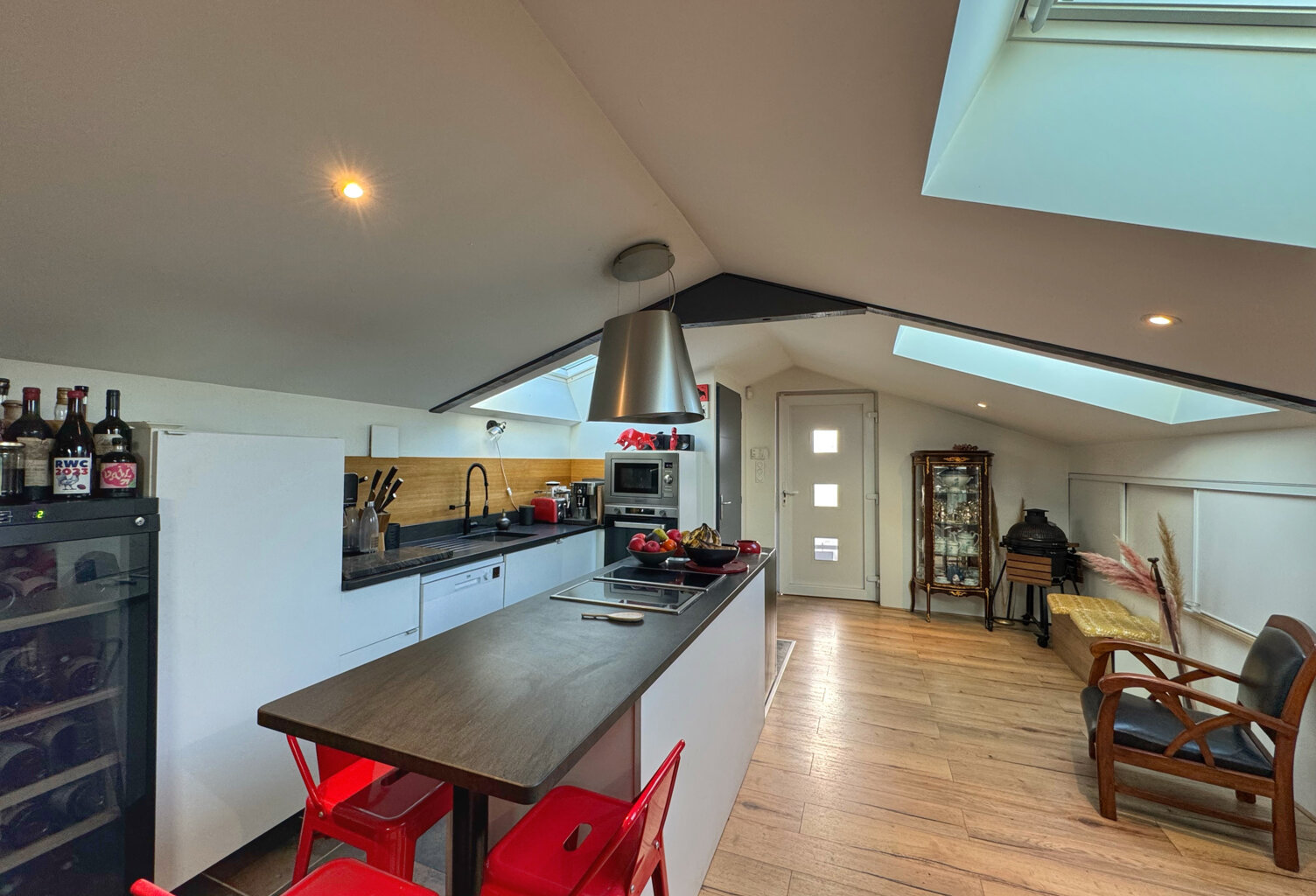 Ensemble immobilier murs commerciaux et appartement — photo 1