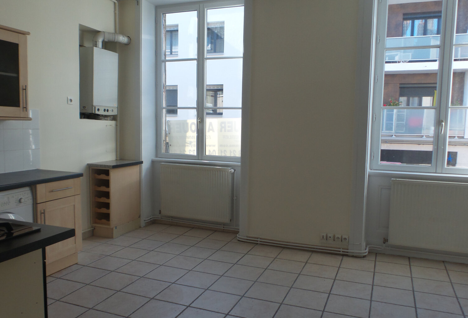  Location Ecully 69130 Appartement T2 — photo 1