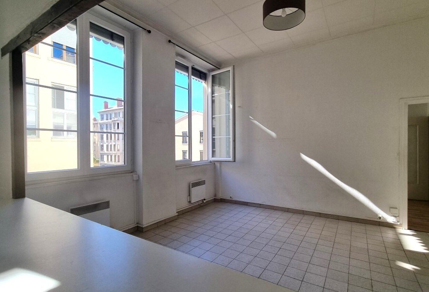 VENTE LYON 69004 - CROIX ROUSSE PROCHE HOPITAL CANUT 59M2 POSSIBLE T3 A FORT POTENTIEL — photo 1