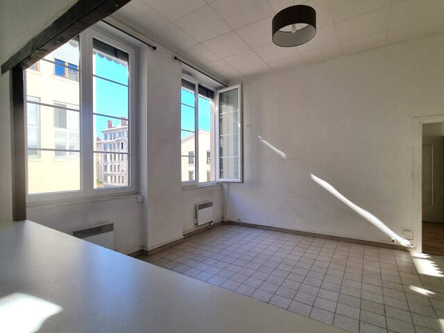 VENTE LYON 69004 - CROIX ROUSSE PROCHE HOPITAL CANUT 59M2 POSSIBLE T3 A FORT POTENTIEL — photo du bien