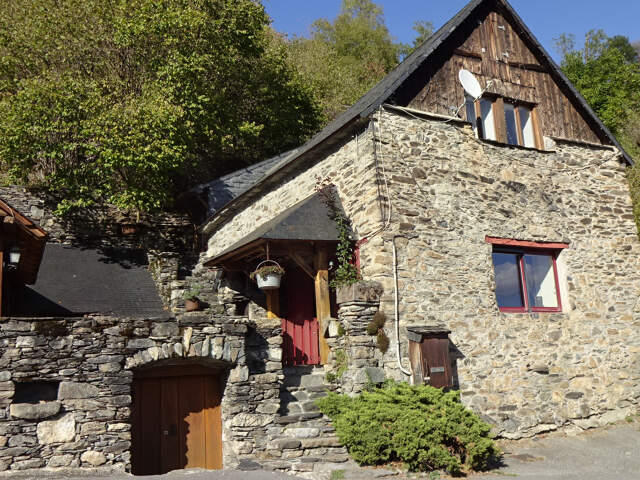 UNE GRANGE DE CHARME AU COEUR DES MONTAGNES PYRENEENNES — photo du bien