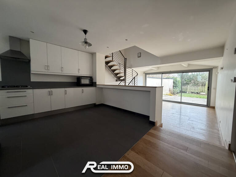 F2 DUPLEX DANS RÉSIDENCE CALME ET SÉCURISÉE — photo 1