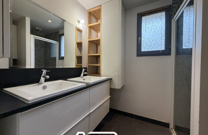 F2 DUPLEX DANS RÉSIDENCE CALME ET SÉCURISÉE — photo 5