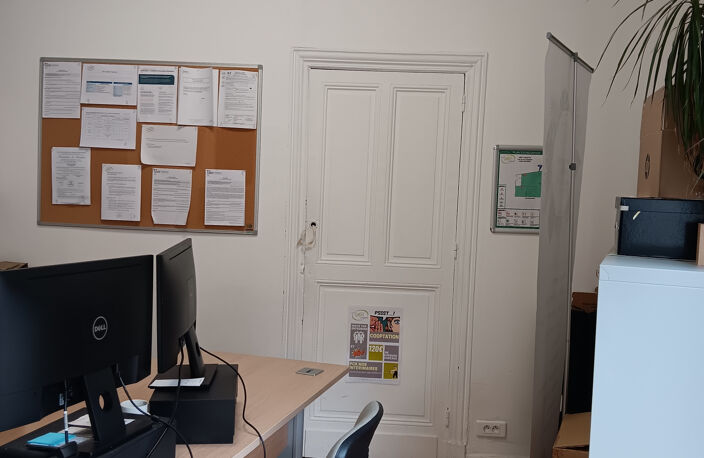 LOCATION LOCAL COMMERCIAL OU PROFESSIONNEL 35 M2 LANGUEDOC/C — photo 4