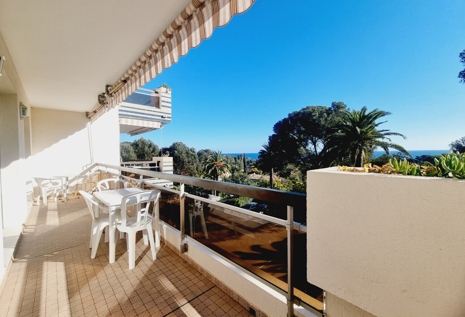 APPARTEMENT 2 PIECES VUE MER - BOULOURIS — photo 1