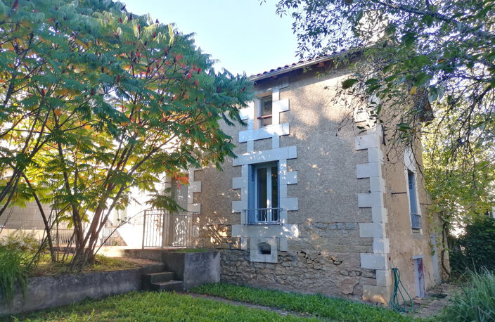 LIGUGÉ - CENTRE BOURG - MAISON TYPE 3 — photo 2