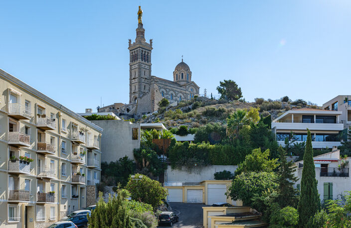 ROUCAS BLANC - T3 68m2 av BALCON , VUE PANO. MER & Ntre Dame ds res. av. PARKG — photo 3