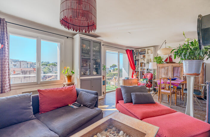 ROUCAS BLANC - T3 68m2 av BALCON , VUE PANO. MER & Ntre Dame ds res. av. PARKG — photo 4