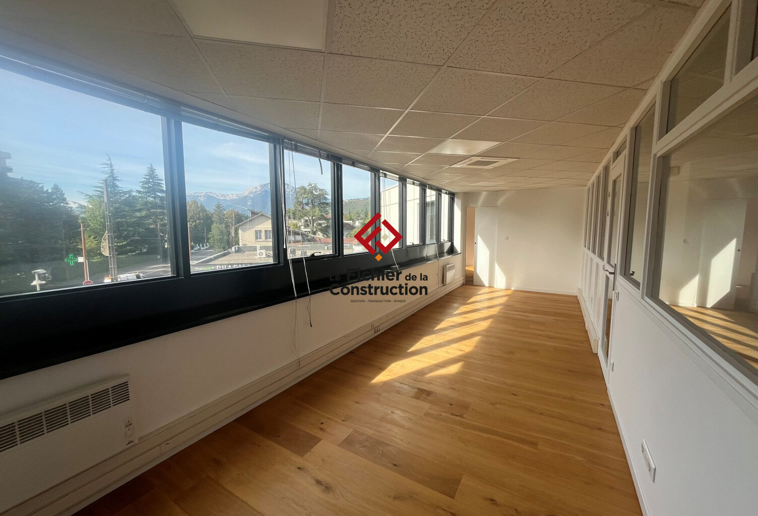 Immobilier Professionnel à louer Corenc — photo 1