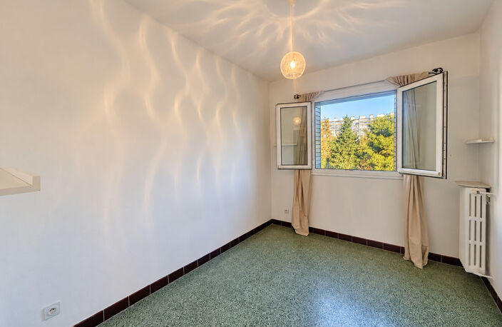 Saint-Giniez   T3 baigné de lumière, grand balcon plein sud — photo 2