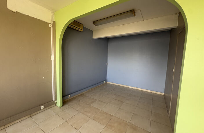 LOCAL PROFESSIONNEL JARRY 81M2 — photo 2