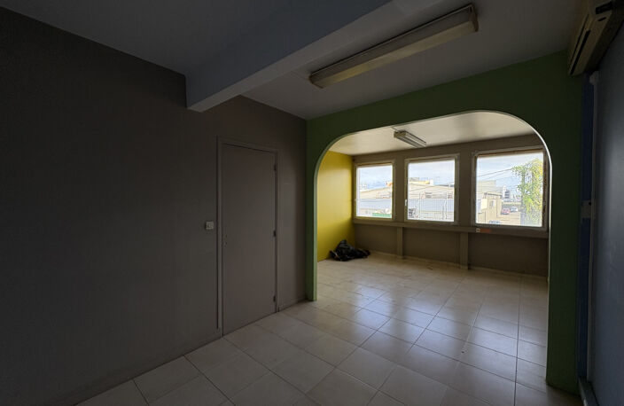 LOCAL PROFESSIONNEL JARRY 81M2 — photo 3