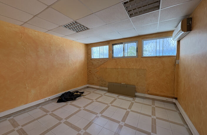 LOCAL PROFESSIONNEL JARRY 81M2 — photo 4