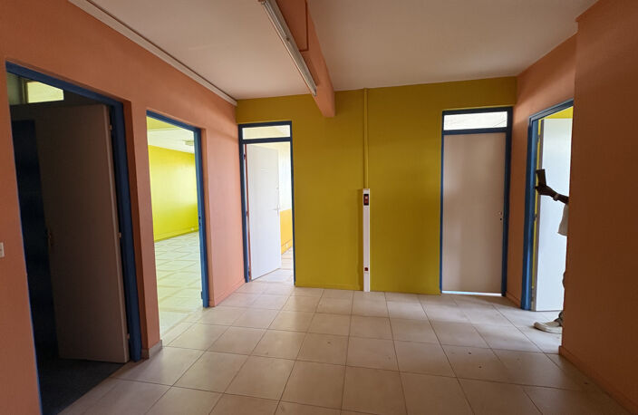 LOCAL PROFESSIONNEL JARRY 87M2 — photo 3