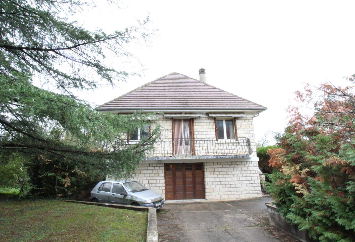La Charité sur Loire, pavillon T7 à rénover 134 m2 quartier — photo 1