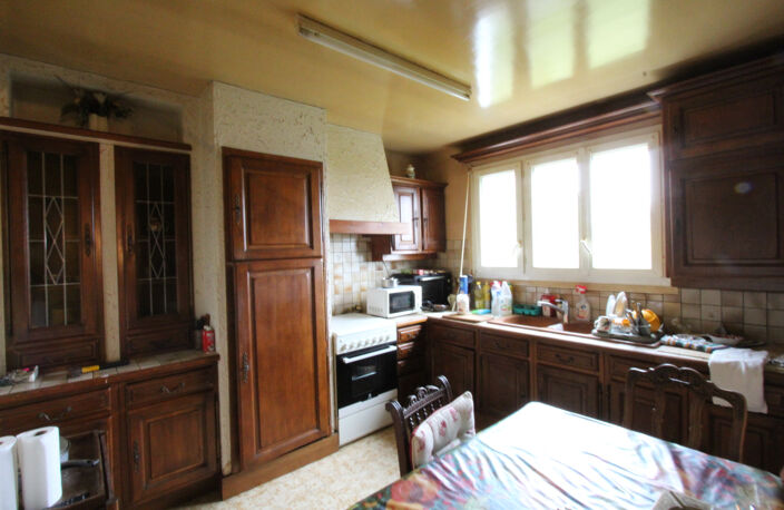 La Charité sur Loire, pavillon T7 à rénover 134 m2 quartier — photo 4
