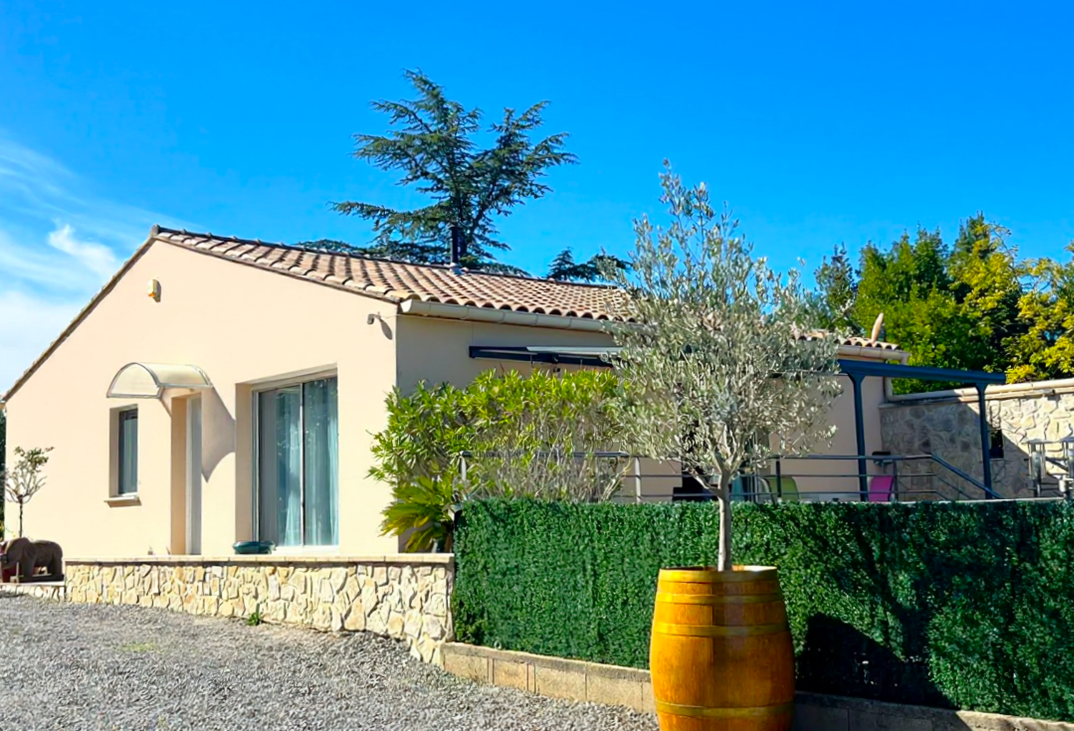 villa au pied du village de VEZENOBRES — photo 1