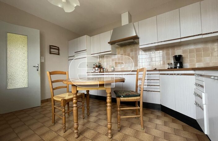Maison d'habitation élevée sur sous-sol<br>Depuis escalier ext — photo 2