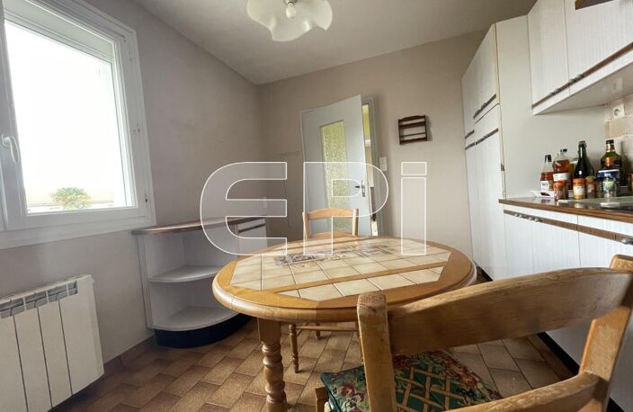 Maison d'habitation élevée sur sous-sol<br>Depuis escalier ext — photo 3