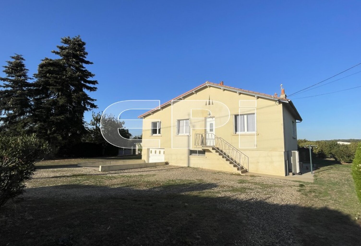Maison contemporaine disposant grand terrain pour animaux avec d — photo 1