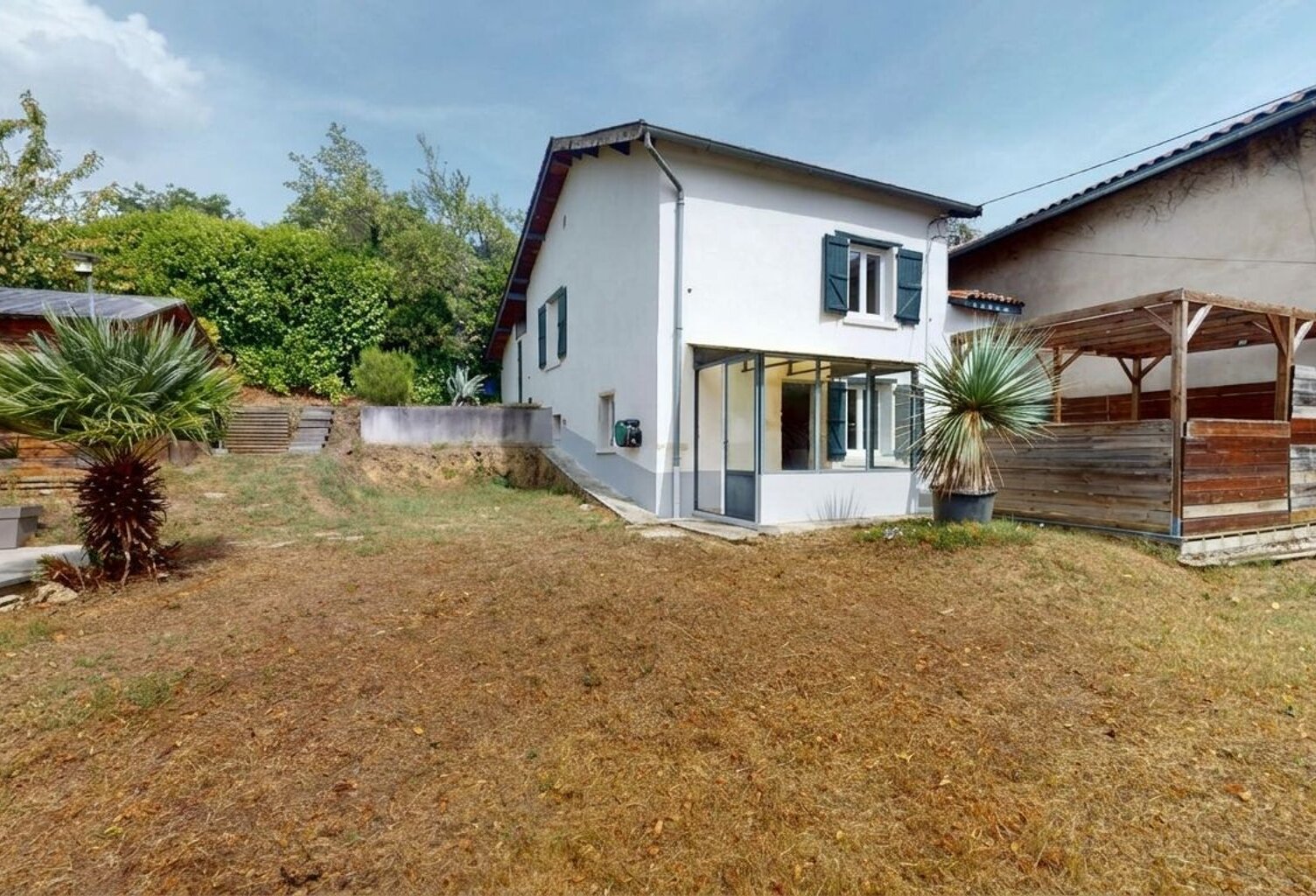 À VENDRE – Charmante maison rénovée à Trévoux — photo 1