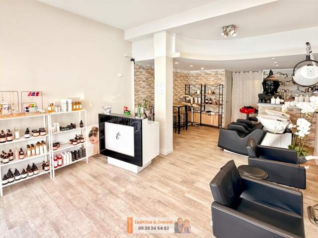 À VENDRE – SALON DE COIFFURE – BEL EMPLACEMENT  CENTRE-VILLE — photo du bien