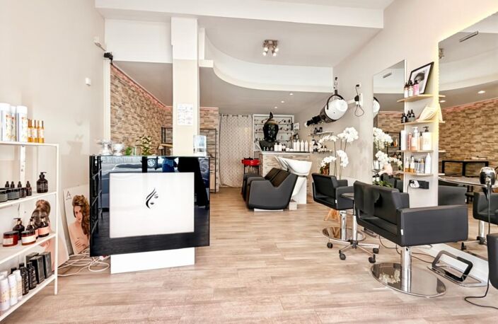 À VENDRE – SALON DE COIFFURE – BEL EMPLACEMENT  CENTRE-VILLE — photo 4